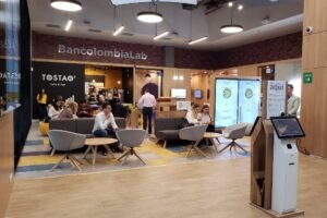 Bancolombia San Cayetano: Sucursal y Servicios Financieros